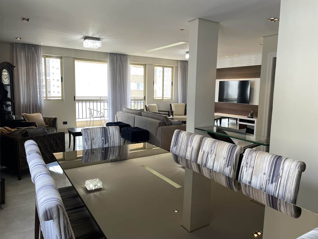 Sala integrada com cozinha planejada