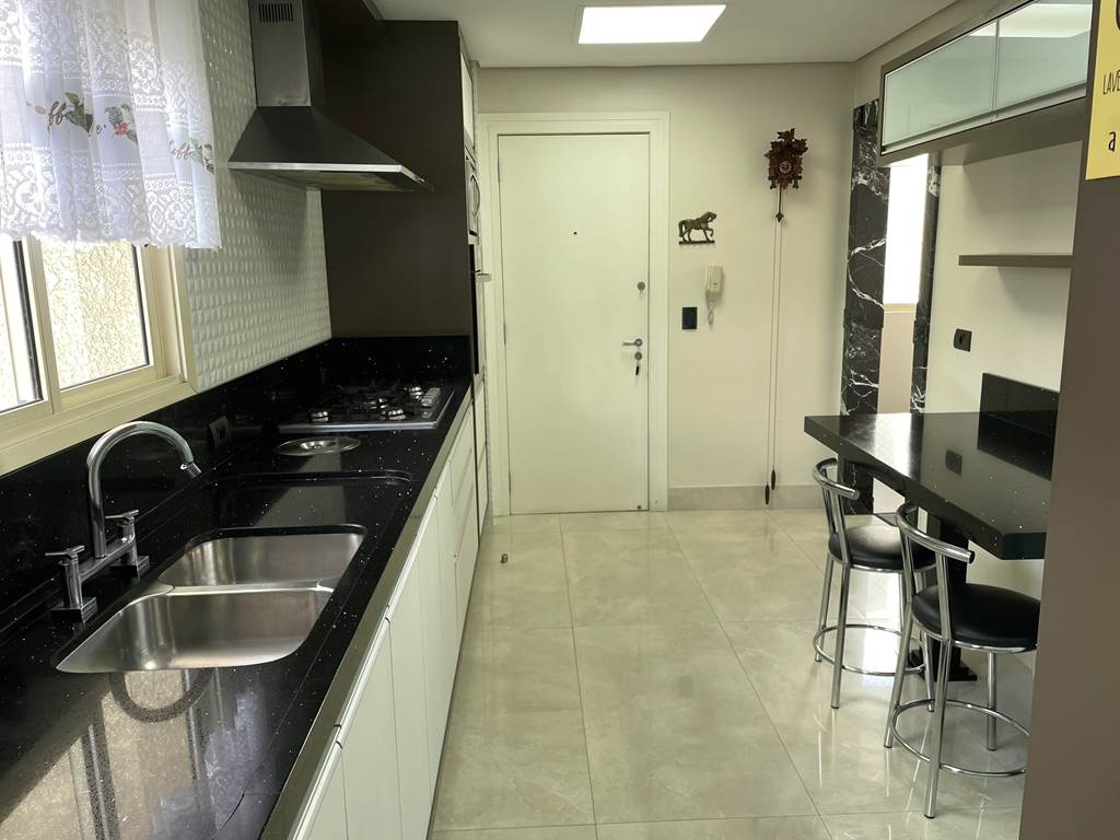 Cozinha integrada ao ambiente social