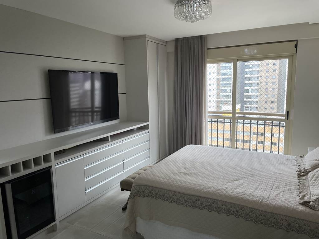 Suíte master com iluminação planejada