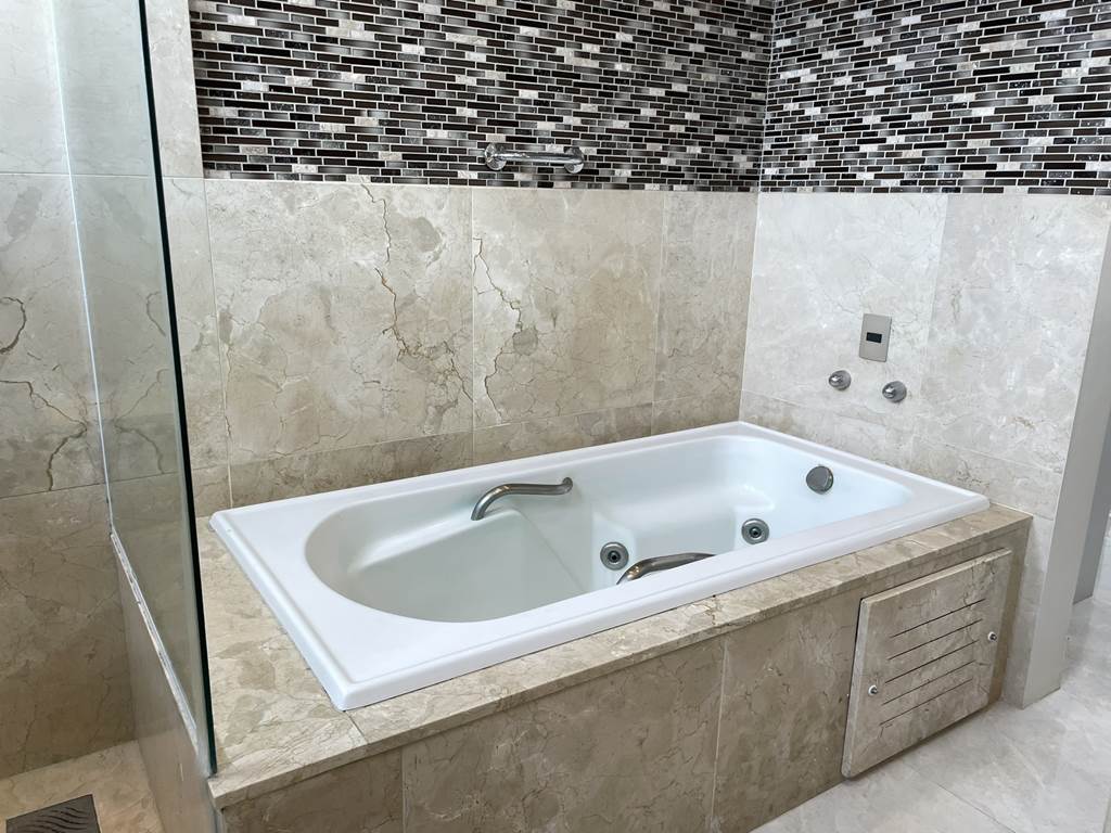 Detalhes do banheiro da suíte master