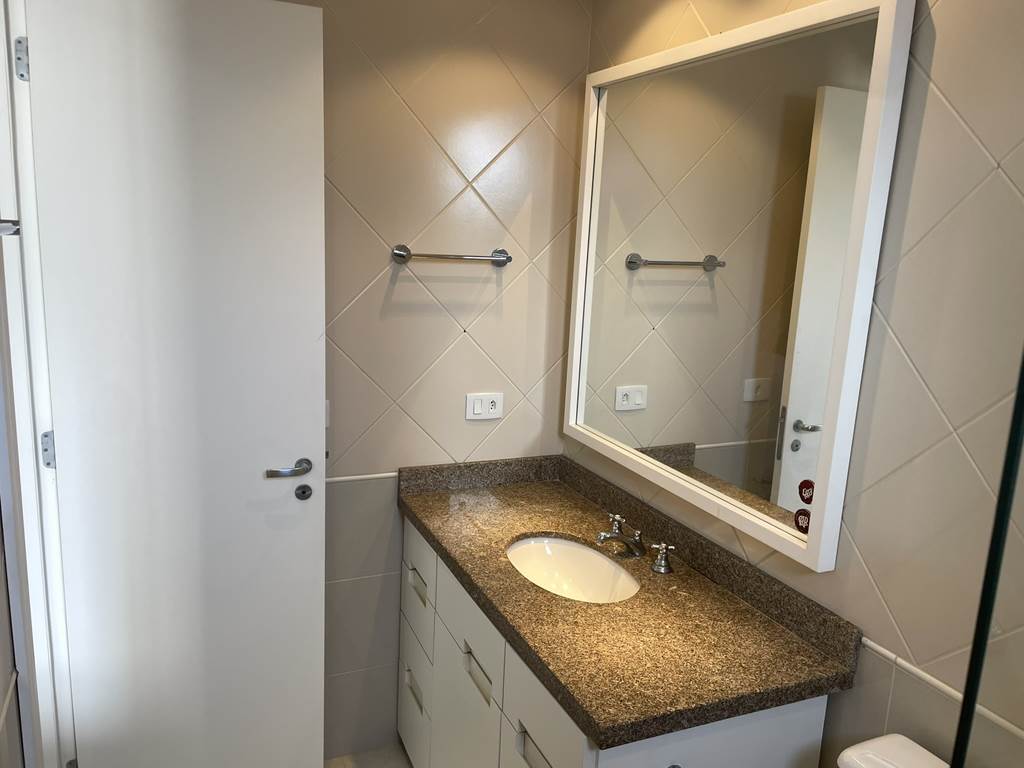 Suíte 2 com iluminação natural