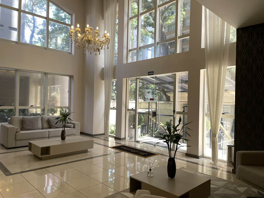 Detalhes do hall com piso de qualidade