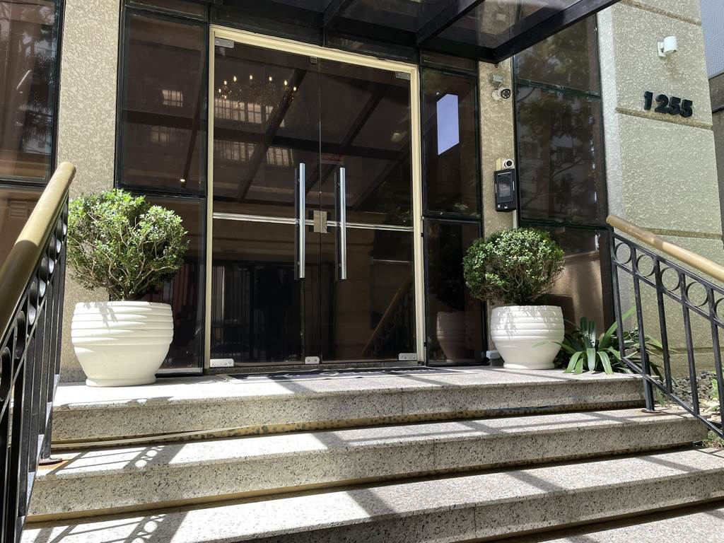 Hall interno do apartamento à venda no Batel