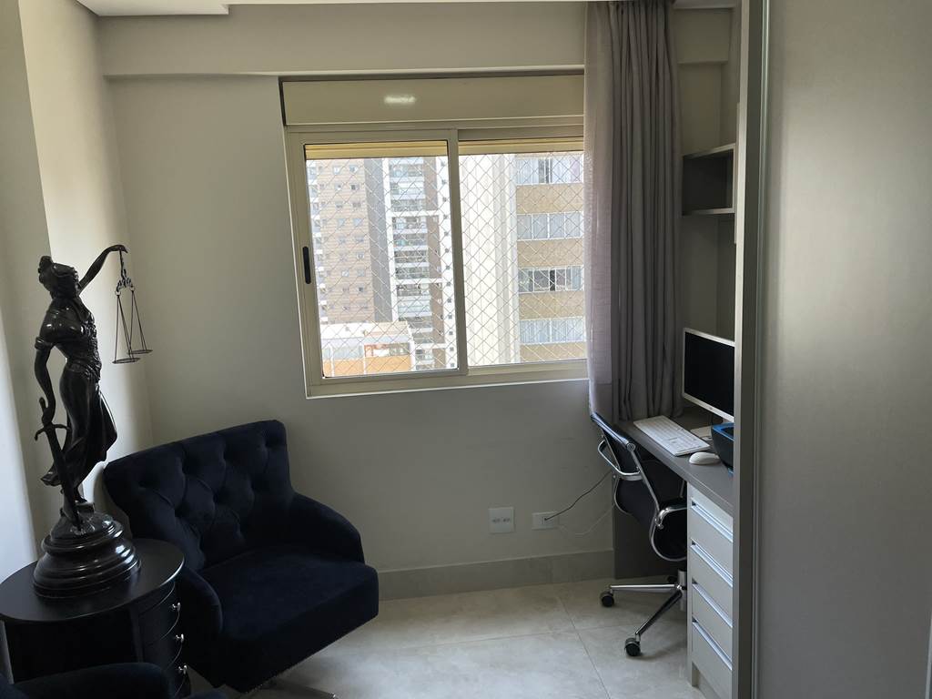 Dormitório suíte 1 com espaço amplo