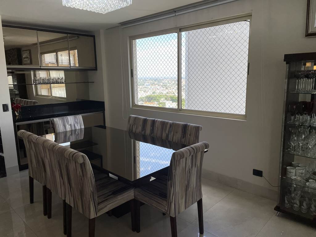 Sala com acabamentos de alto padrão