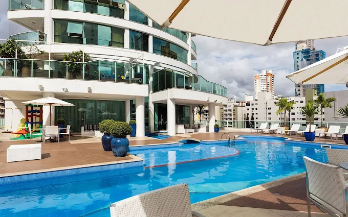 Piscina e area de lazer